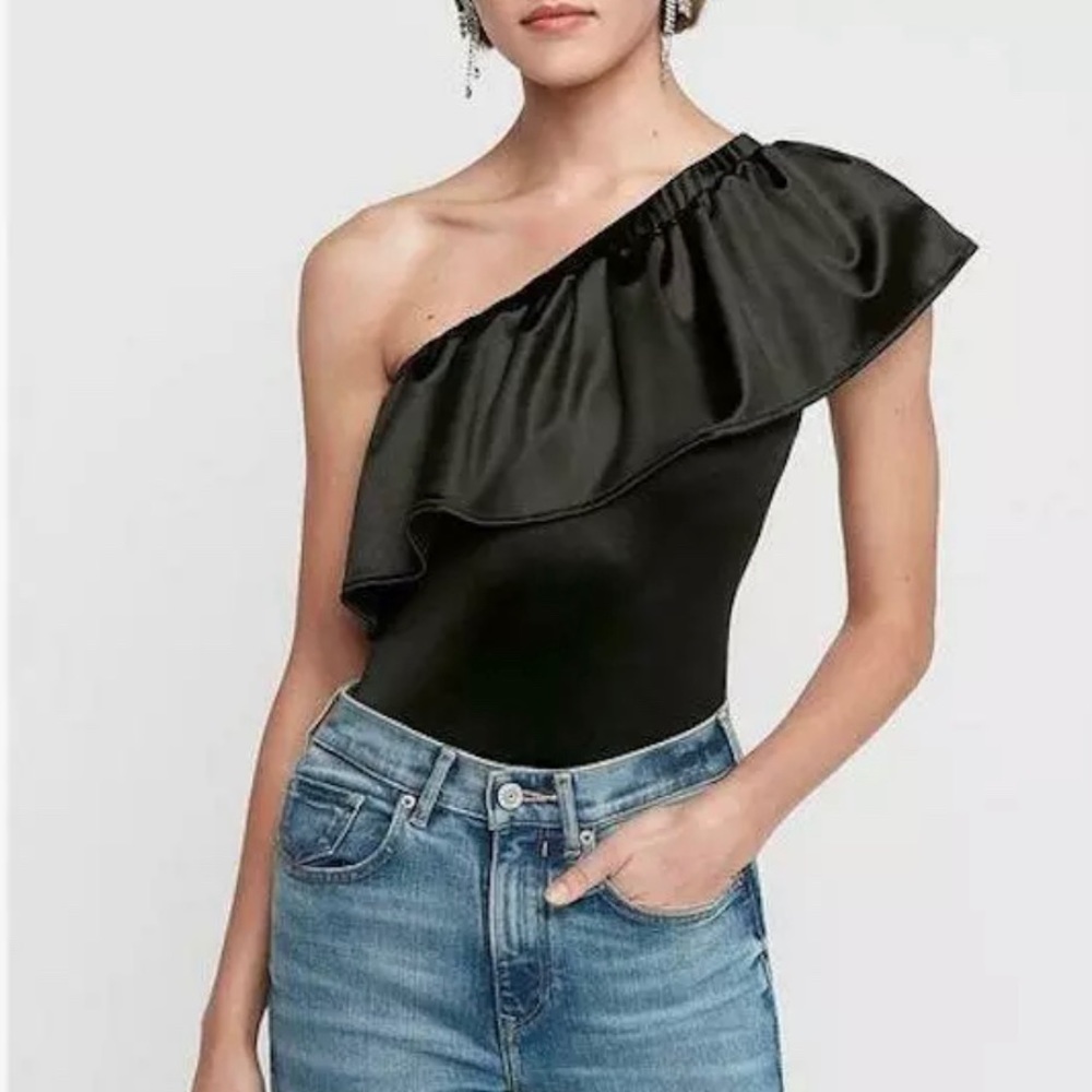 Express NWOT black one shoulder bodysuit. SZ S